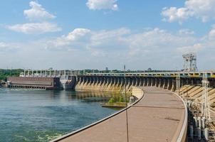 vattenkraftdamm vid floden Dnepr foto