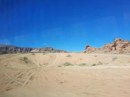 skön dagtid se av al hegra, madain saleh arkeologisk webbplats i al ula, saudi arabien. foto