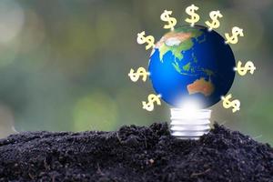 företag eller finans sparar pengar och koncept för affärstillväxt