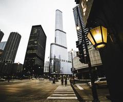 Mars 3 2023. chicago, illinois. arkitektur och byggnader i stadens centrum chicago på natt. foto