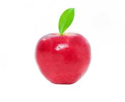 färskt rött äpple på vit bakgrund foto