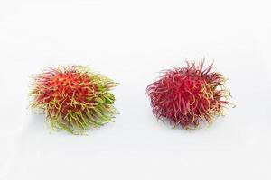 rambutan, en frukt med ljuv smak och röd hårig skal foto