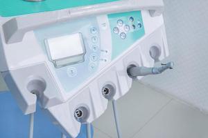 närbild av dental verktyg Utrustning i dental klinik foto