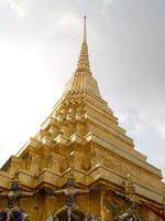 bangkok, thailand, 2021 - gyllene taket av wat phra kaew