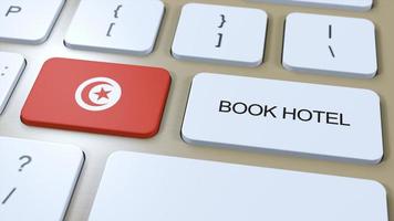 bok hotell i tunisien med hemsida uppkopplad. knapp på dator tangentbord. resa begrepp 3d animation. bok hotell text och nationell flagga. 3d illustration foto