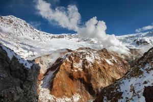 fumaroles i de krater vulkan foto