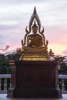 buddha i wat sangkat rattana khiri, gammal tempel på de khao sakae krang fjäll, uthai än mig provins, thailand foto