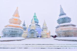 harbin, Kina - jan 21, 2017-harbin internationell is och snö skulptur festival är ett årlig vinter- festival den där tar plats i harbin. den är de värld största is och snö festival. foto