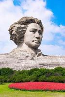 Changsha, Kina - okt 29, 2017-ungdom mao zedong staty är belägen i orange ö, Changsha, hunan, Kina. de monument står 32 meter lång. foto