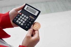 kryptovaluta bitcoin kalkylator beräknande de kosta av internet finansiera foto