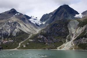 glaciär bukt nationell parkera sommar bergig landskap foto