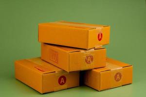 kartong låda leverans trumma paket låda brun låda foto