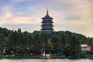 de pagod av väst sjö eller lei feng ta, Hangzhou, zhe jiang, Kina foto