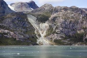 glaciär bukt nationell parkera kustlinje och isig vatten foto