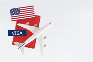 USA Amerika visum och pass med flygplan och flagga på vit bakgrund med kopia Plats. foto