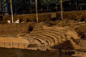 skön ruiner av de gammal roman amfiteater i zaragoza Spanien museo del teatro de caesaraugusta foto