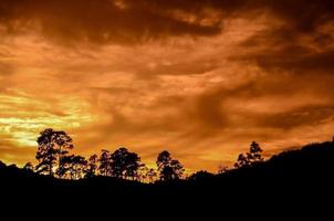 färgrik himmel på solnedgång foto