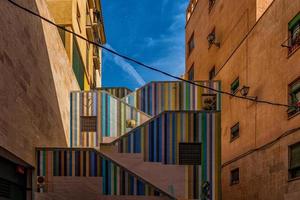 trappa gata i alicante Spanien randig dekoration på en sommar dag foto