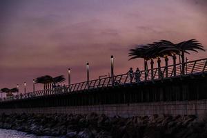 l solnedgång landskap av alicante Spanien med pir foto