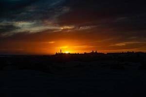 färgrik solnedgång på de spanska ö av gran canaria i de maspalomas sanddyner foto