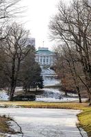 gammal historisk vinter- landskap med belvedere i Warszawa, polen på en solig dag foto