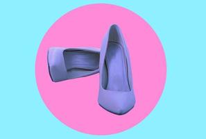 elegant kvinnors skor i en neon cirkel, konst collage. mode bloggare, uppkopplad Lagra, försäljning, rabatter. foto