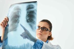 medicinsk professionell radiolog röntgen undersökning foto