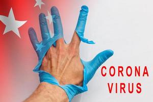 läkare hand i medicinsk handske, 2019-ncov analyserar i laboratorium. ny coronavirus ursprung i wuhan, Kina. foto