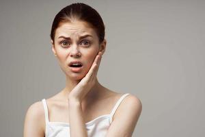 missnöjd kvinna tandvård dental smärta närbild studio behandling foto