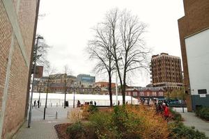 låg vinkel se av stadens centrum stad Centrum av brittiskt stad London luton stad av England Storbritannien. de bild var fångad på central luton stad under en kall och molnig kväll av 01 april 2023 foto