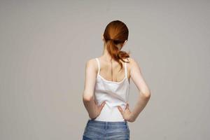 kvinna kiropraktik reumatism hälsa problem isolerat bakgrund foto