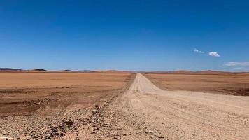 ändlös väg namibia foto