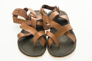 män läder sandal och flip flop skor foto