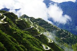 Fantastisk se av gammal silke rutt zig zag väg landskap i öst sikkim foto