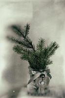 jul träd dekoration i en dekorativ kanna foto