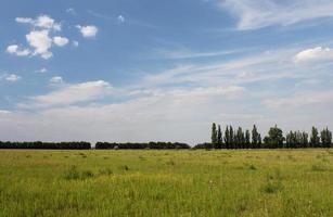 landsbygden se på sommar foto