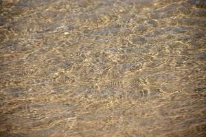 original- bakgrund av gyllene sand på de strand foto