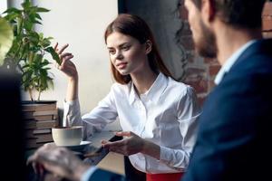 arbete kollegor kommunikation livsstil Kafé frukost finansiera foto