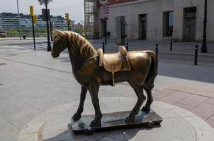 metall häst monument en plats till ta bilder i zaragoza foto