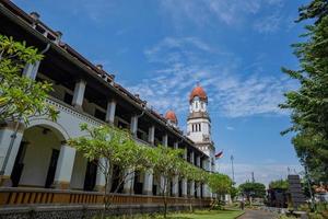 de gammal station av semarang central java semarang, lawang sewu. de Foto är lämplig till använda sig av för resa destination, Semester affisch och resa innehåll media.