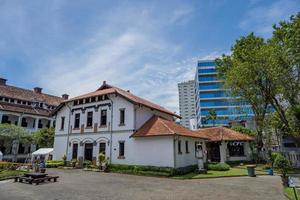 de gammal station av semarang central java semarang, lawang sewu. de Foto är lämplig till använda sig av för resa destination, Semester affisch och resa innehåll media.