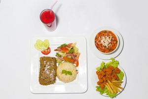 asiatisk stil ramadan Sehri mat uppsättning. foto