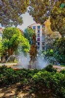 urban sommar landskap av alicante fuente la aguadora med Foto och träd i Spanien