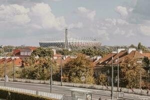 se av de pge putsa nationell stadion i Warszawa på en värma sommar dag foto