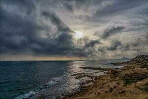 landskap av de havet av alicante Spanien på en värma solig höst dag foto