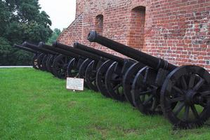 antik svart metall kanon i de museum foto