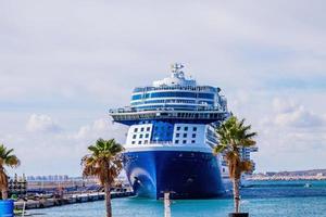 hav kryssning fartyg i de hamn av Alicante, Spanien på en sommar dag foto