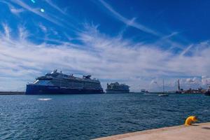 hav kryssning fartyg i de hamn av Alicante, Spanien på en sommar dag foto