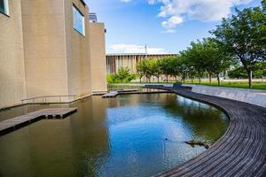 urban modern landskap av de spanska stad av zaragoza med vatten foto