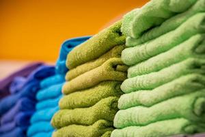 gröna och blå handdukar